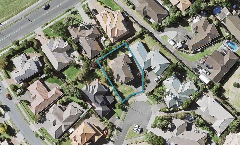 8 Auden Close, Somerville, Auckland - Carousel 1