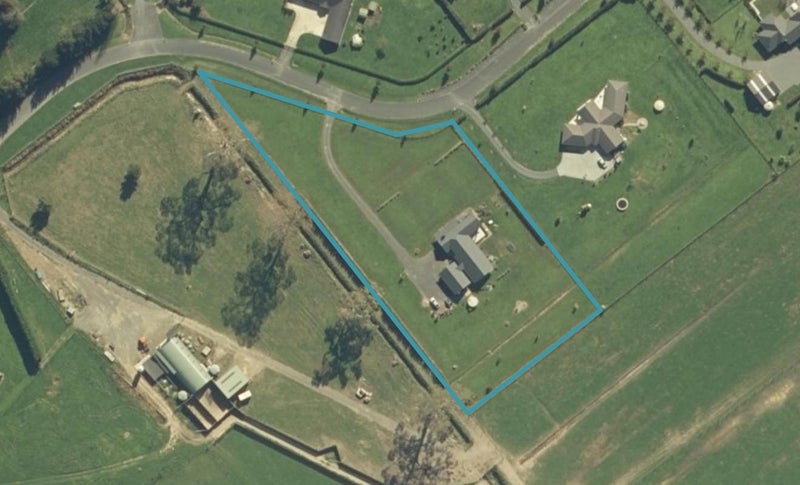 16 Llennoc Lane, Matangi, Hamilton - Carousel 1