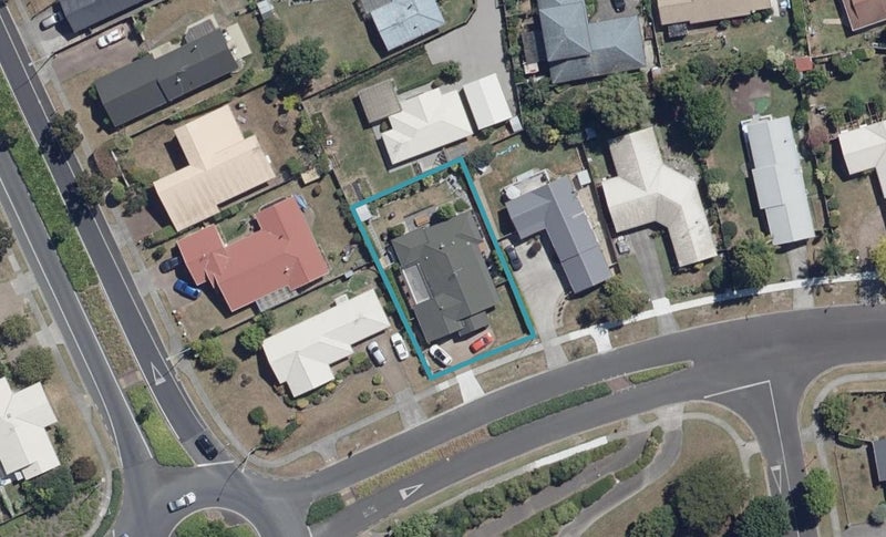 3 Commodore Avenue, Flagstaff, Hamilton - Carousel 1