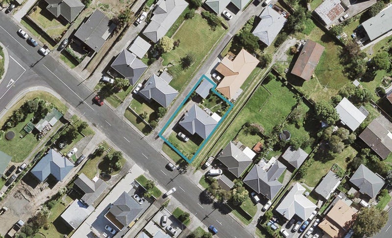 70 Awaroa Road, Sunnyvale, Auckland - Carousel 1