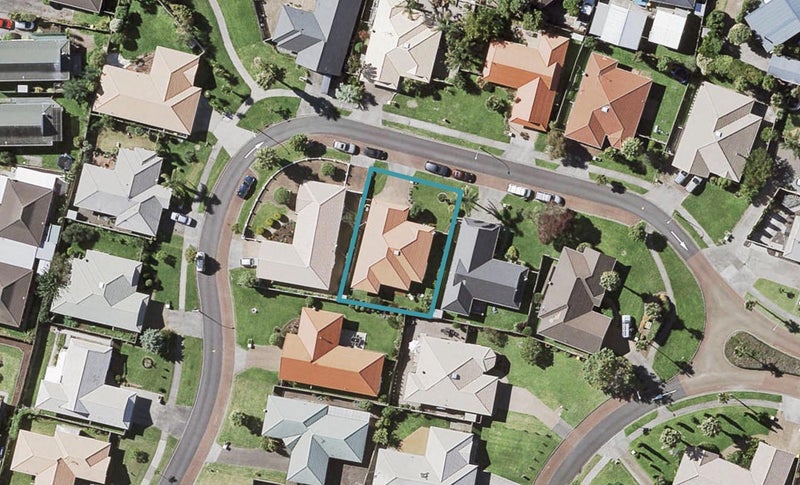8 Palmcrest Grove, Highland Park, Auckland - Carousel 1