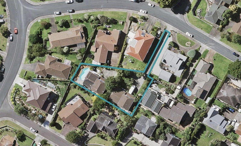 1/10 Landsberg Way, Windsor Park, Auckland - Carousel 1