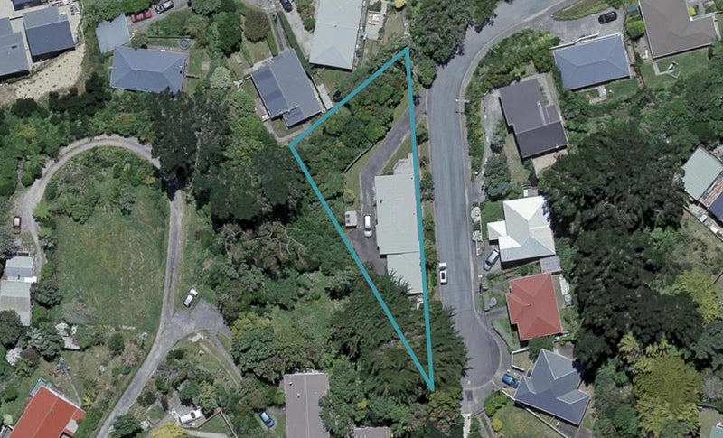 8 Lomond Street, Newlands, Wellington - Carousel 1