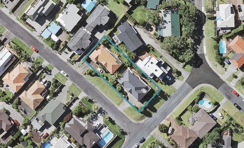 2/3 Katui Street, Castor Bay, Auckland - Carousel 1