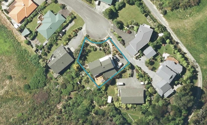 8 Matai Place, Waikawa, Picton - Carousel 1