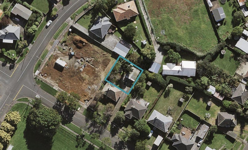 25A Maroa Road, One Tree Hill, Auckland - Carousel 1