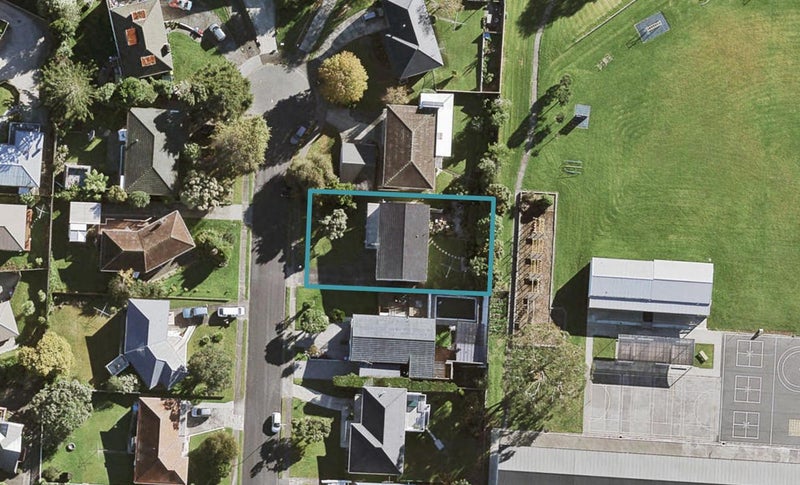 11 Hibiscus Place, Hillsborough, Auckland - Carousel 1