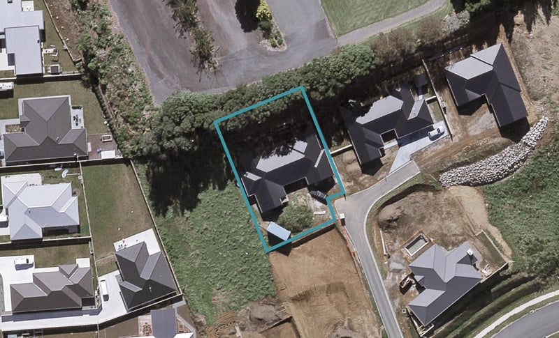 13 Garrett Drive, Whalers Gate, New Plymouth - Carousel 1