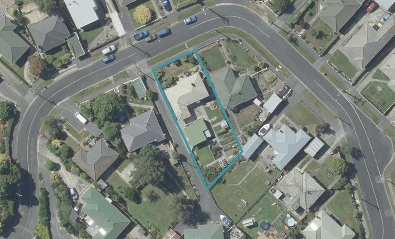 27 Koremata Street, Green Island, Dunedin - Carousel 1