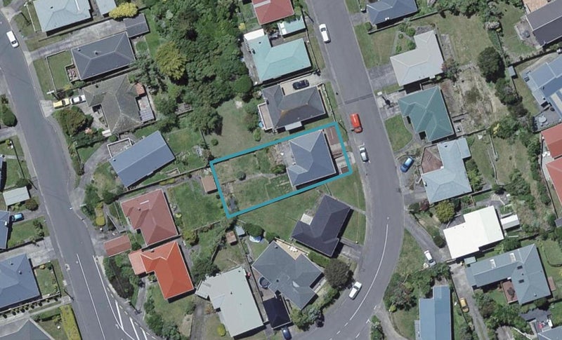 11 Baylands Drive, Newlands, Wellington - Carousel 1