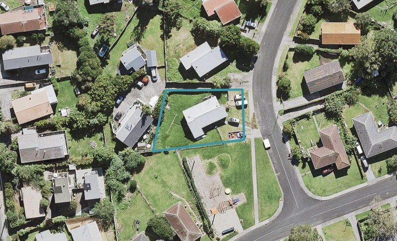 99 Taurus Crescent, Beach Haven, Auckland - Carousel 1