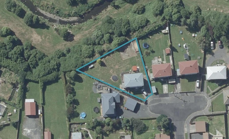 18 Jensen Street, Green Island, Dunedin - Carousel 1