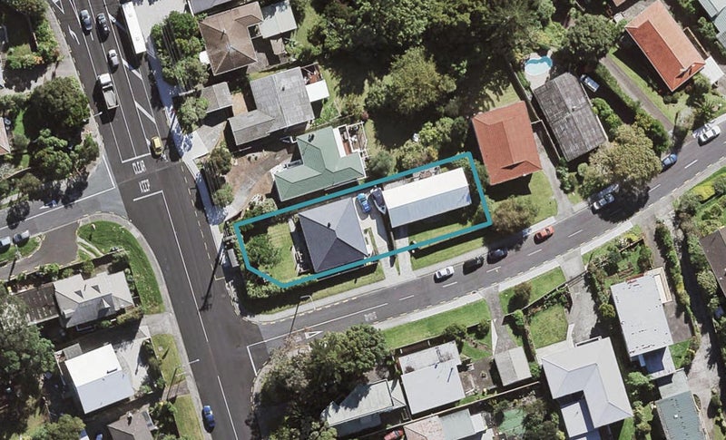 1/2 McDowell Crescent, Hillcrest, Auckland - Carousel 1