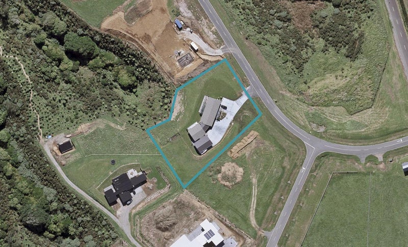 7 Pahakahaka Drive, Kaitake, New Plymouth - Carousel 1