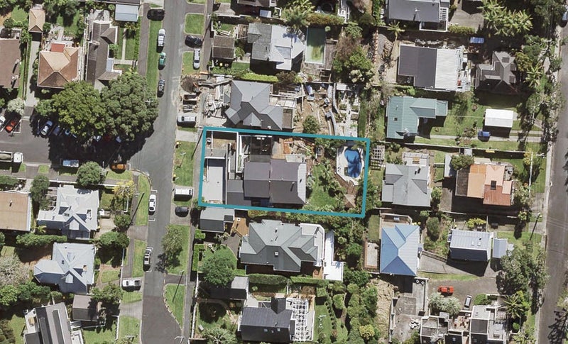 7 Richmond Avenue, Northcote Point, Auckland - Carousel 1