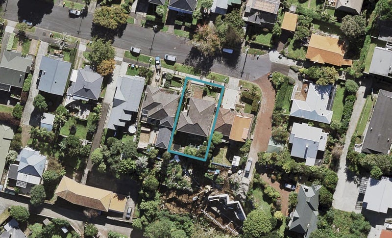 17 Rewa Road, Three Kings, Auckland - Carousel 1