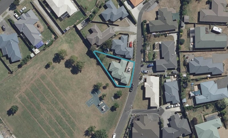 42 Pointon Glade, Grandview Heights, Hamilton - Carousel 1