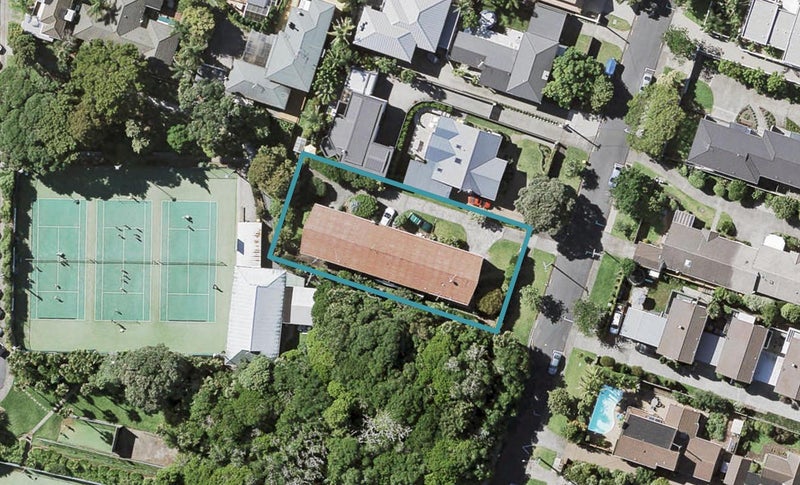 2/13 Pierce Road, Milford, Auckland - Carousel 1