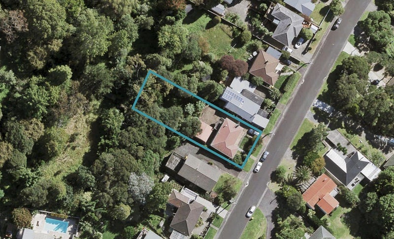 22 Fairmount Road, Titirangi, Auckland - Carousel 1