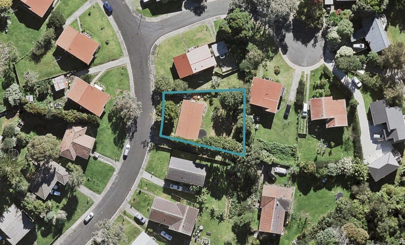33 Lysander Crescent, Beach Haven, Auckland - Carousel 1