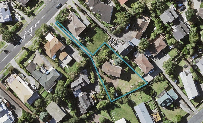 139 Oaktree Avenue, Browns Bay, Auckland - Carousel 1