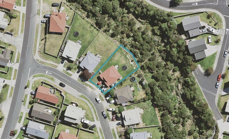 8 Haki Wihongi Place, Glen Eden, Auckland - Carousel 1