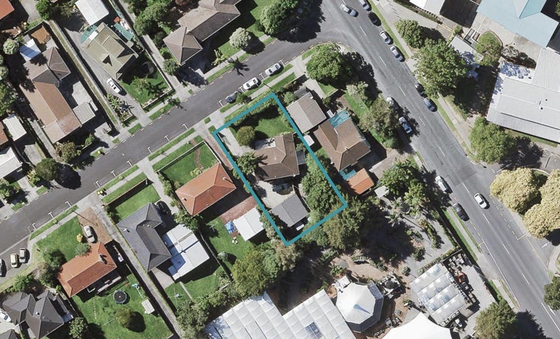 4 Penruddocke Road, Half Moon Bay, Auckland - Carousel 1