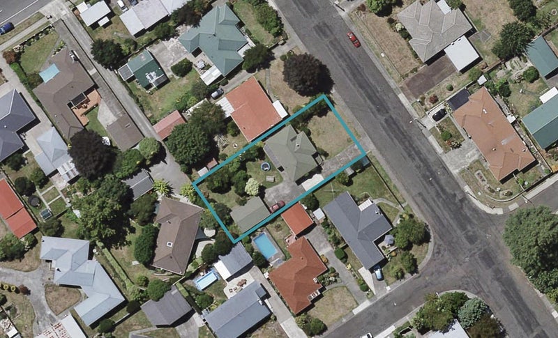 207 Warwick Road, Mayfair, Hastings - Carousel 1