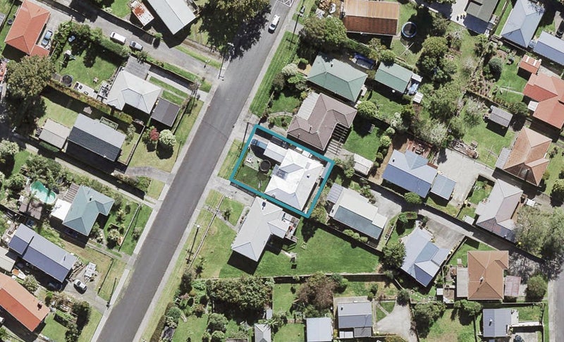 11 Tramway Road, Beach Haven, Auckland - Carousel 1
