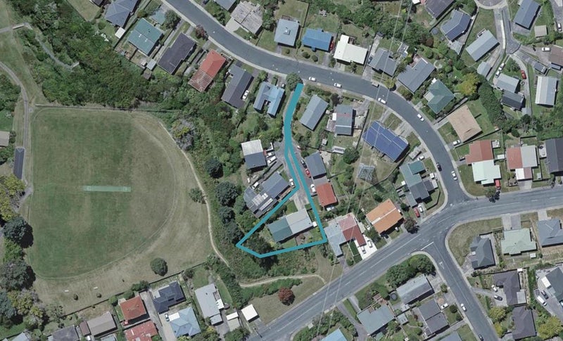 11B Colchester Crescent, Newlands, Wellington - Carousel 1