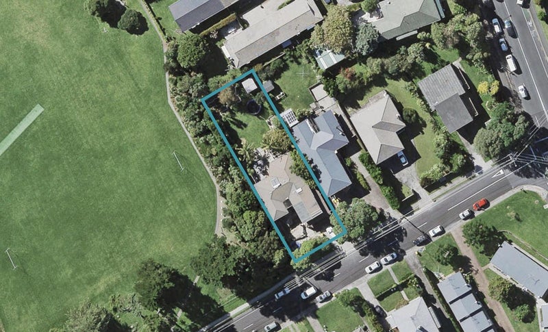 8 Roberts Avenue, Belmont, Auckland - Carousel 1