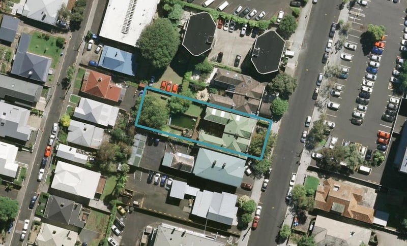 12 Park Avenue, Grafton, Auckland - Carousel 1