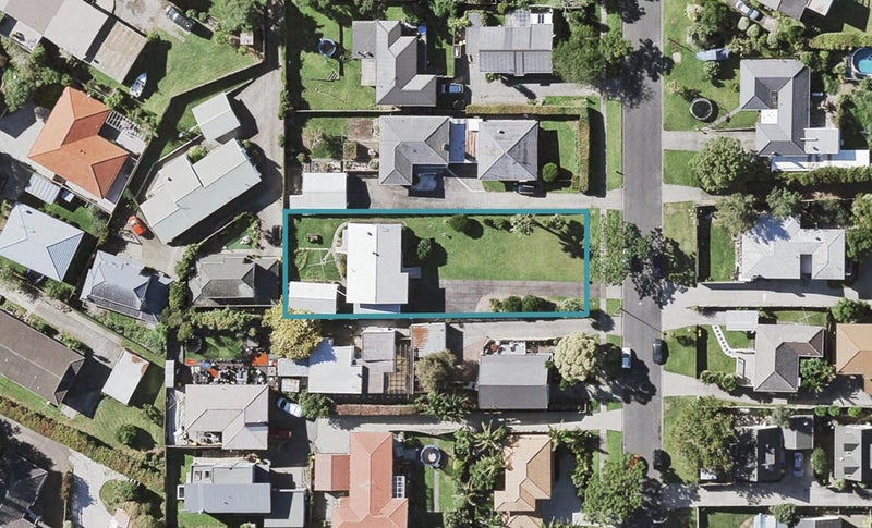 13 Howe Street, Howick, Auckland - Carousel 1
