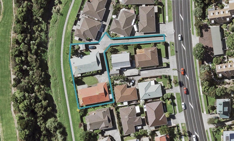 2/75 Aviemore Drive, Highland Park, Auckland - Carousel 1