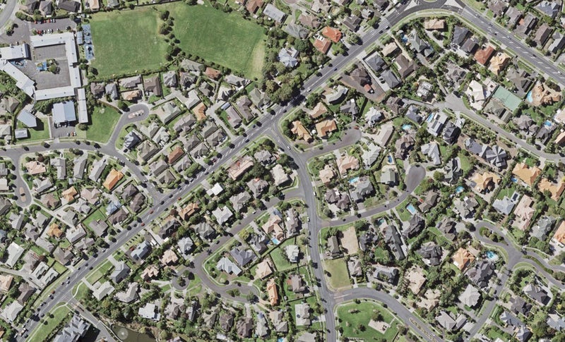 3 Santa Ana Drive, Shamrock Park, Auckland - Carousel 1