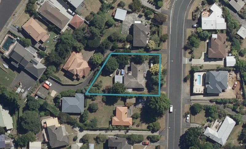 10 Alison Street, Hamilton Lake, Hamilton - Carousel 1