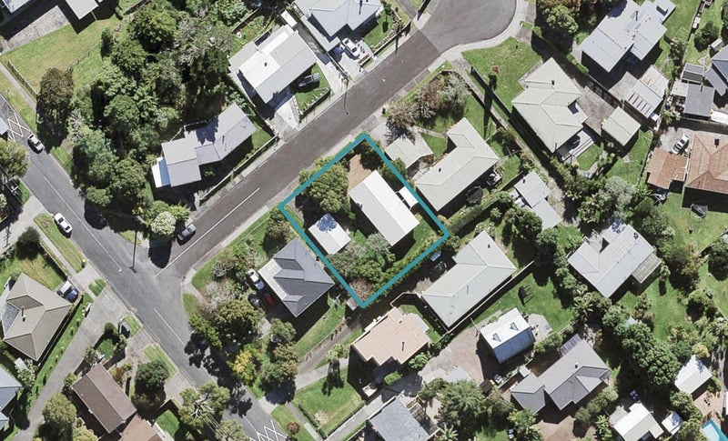 11 Dolan Place, New Lynn, Auckland - Carousel 1