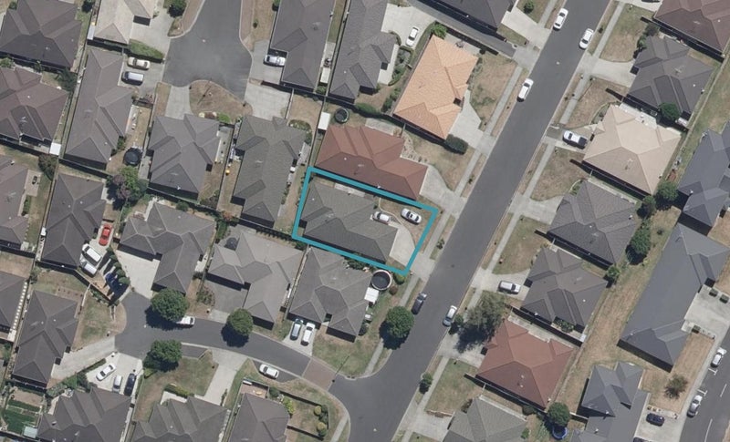 27 Parkside Drive, Huntington, Hamilton - Carousel 1