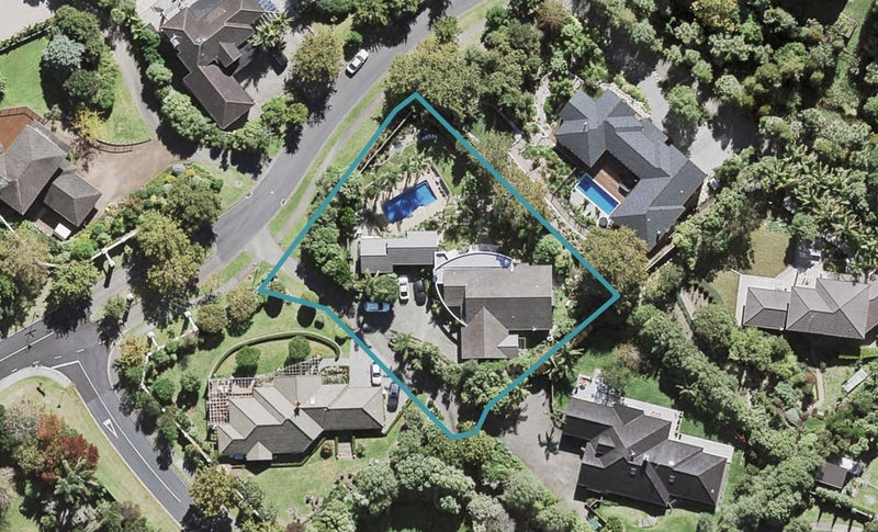 8 Oakford Park Crescent, Greenhithe, Auckland - Carousel 1