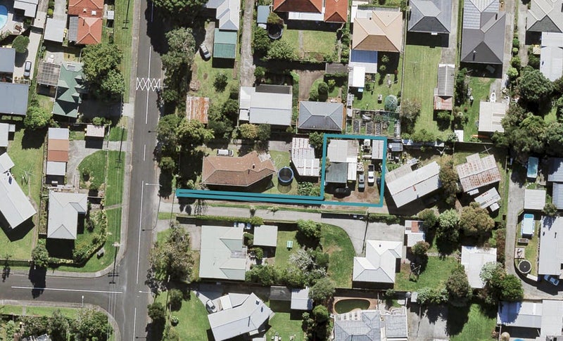 95B Gloria Avenue, Te Atatu Peninsula, Auckland - Carousel 1