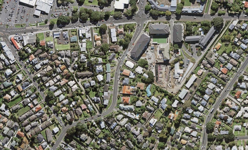 31 Warren Avenue, Three Kings, Auckland - Carousel 1