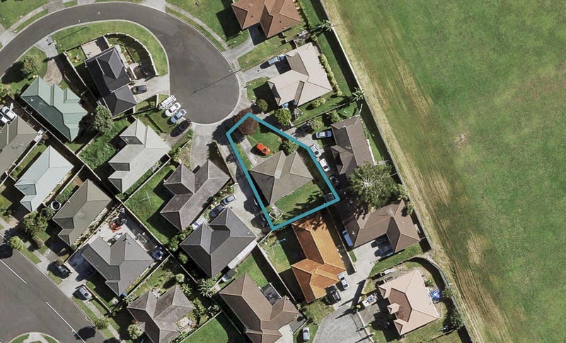 13 Derryveagh Lane, Weymouth, Auckland - Carousel 1