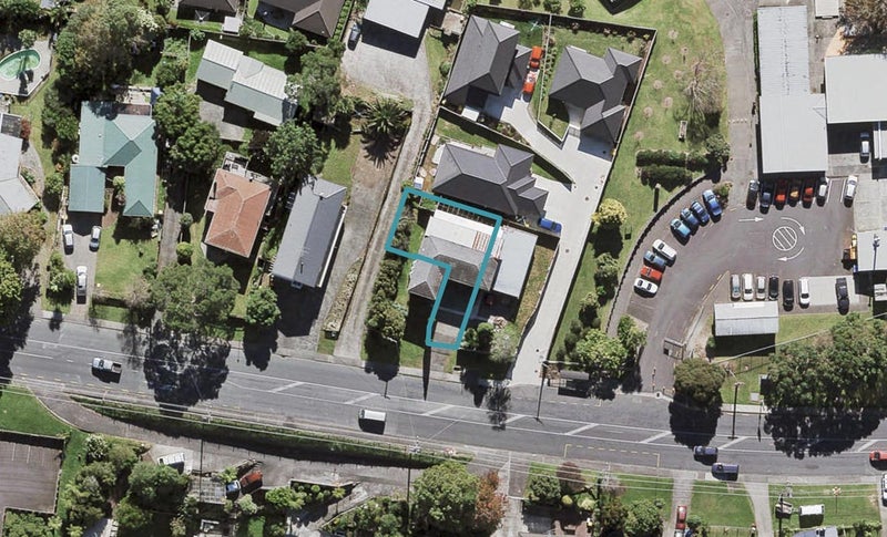 2/110 Royal Road, Massey, Auckland - Carousel 1