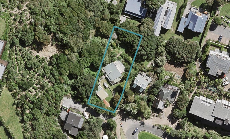 14 Seventh Avenue, Onetangi, Waiheke Island - Carousel 1