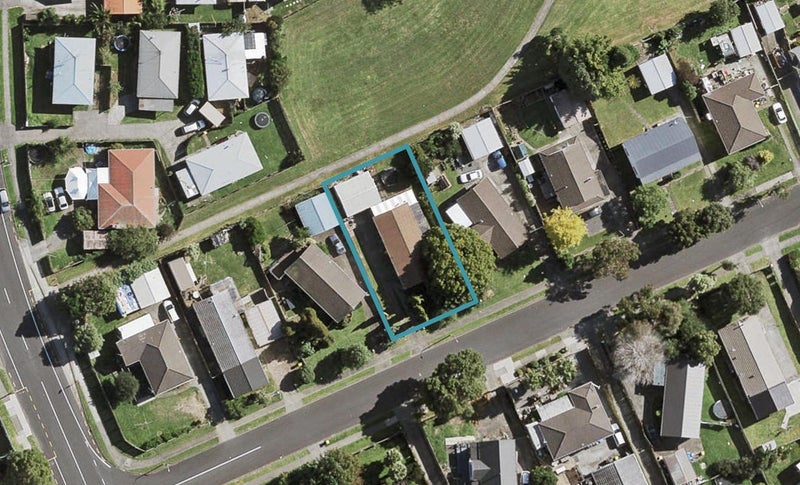 8 Balloch Street, Randwick Park, Auckland - Carousel 1