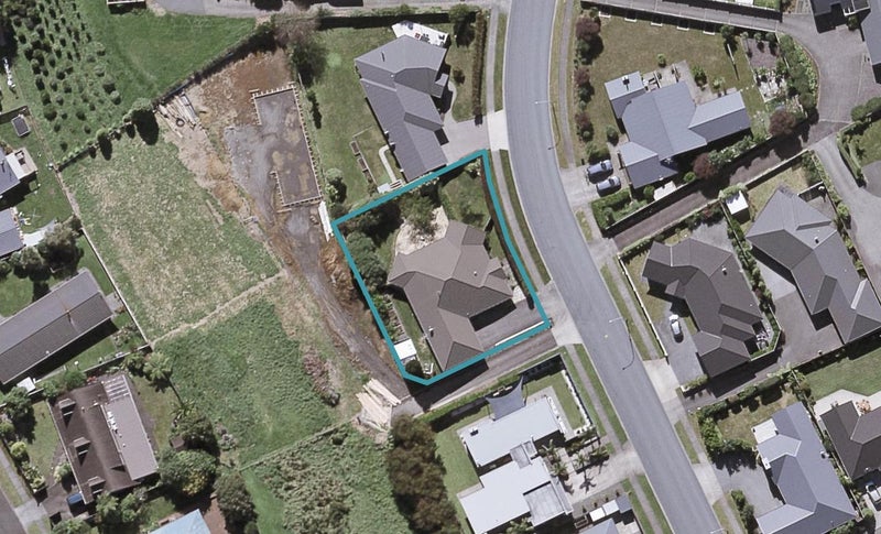 9 Montrose Place, Highlands Park, New Plymouth - Carousel 1