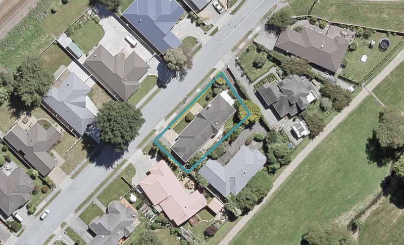 4 Mary Huse Grove, Manor Park, Lower Hutt - Carousel 1