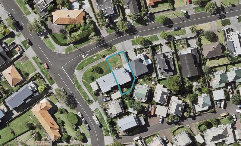 1 Godden Crescent, Orakei, Auckland - Carousel 1