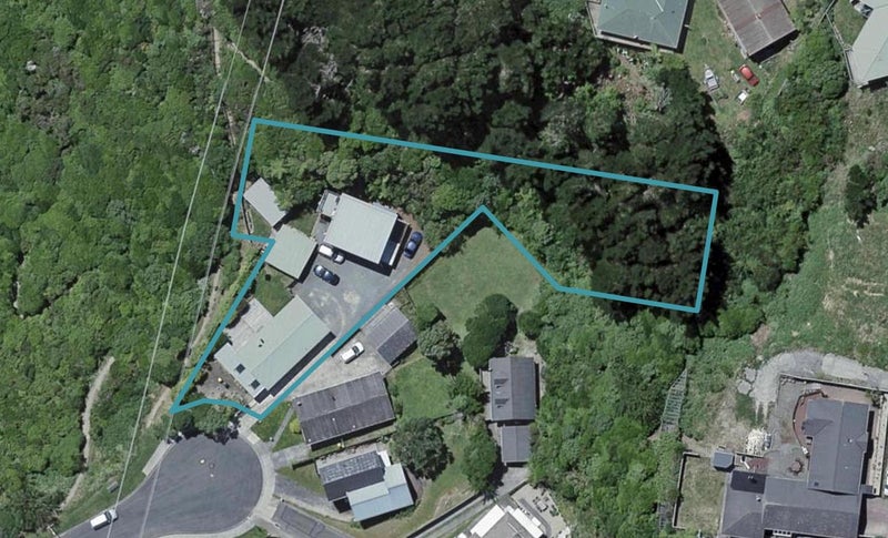 70 Colchester Crescent, Newlands, Wellington - Carousel 1