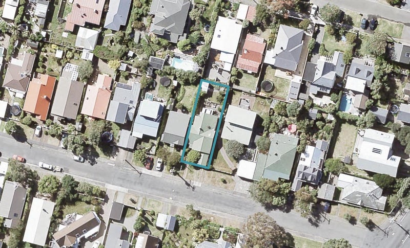 12 Kauri Street, Eastbourne, Lower Hutt - Carousel 1